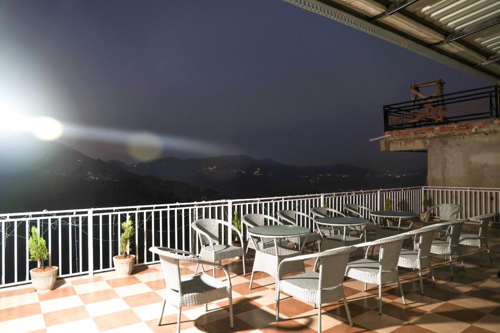 Hotel Mountain Shadow à Kasauli Extérieur photo